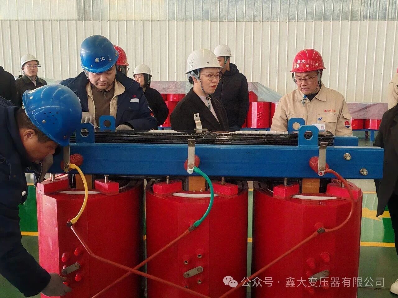 Углублять сотрудничество колледжа и предприятия, содействовать интеграции отрасли и образования